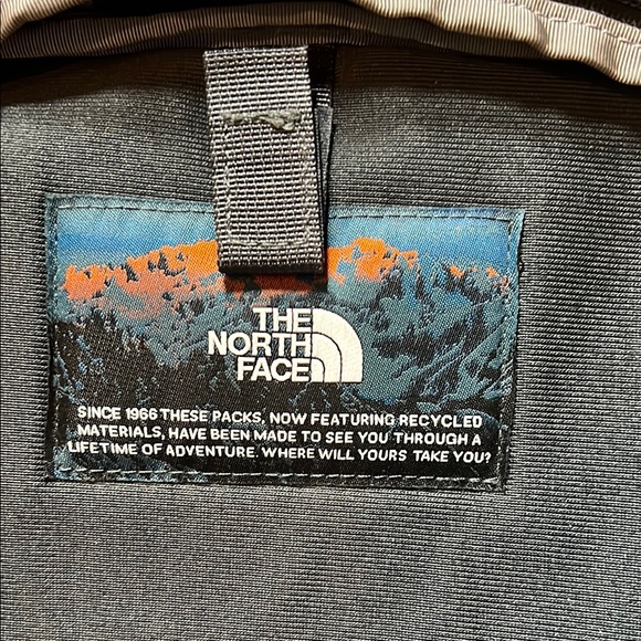 The North Face Black Recon Backpack - Picture 2 of 8